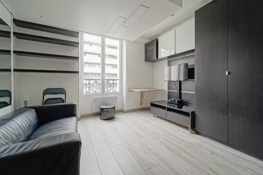 Doorman - Parisian Historic Gem - Location Apartment